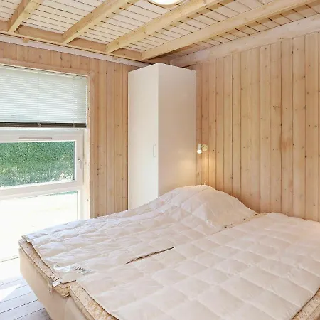 6 Person In Saeby-by Traum *