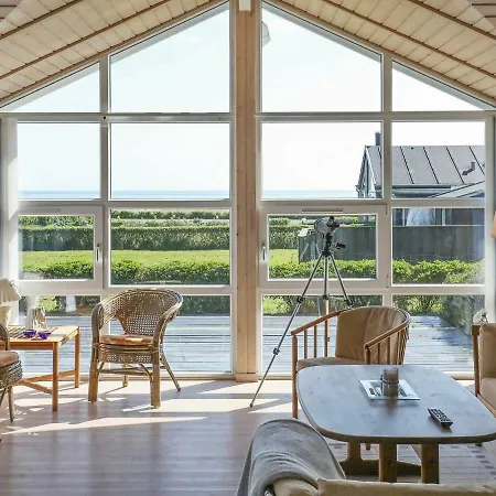 6 Person In Saeby-by Traum